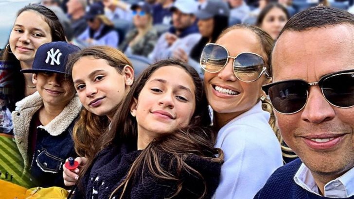 J. LO Pregnant with twins back in 2008
