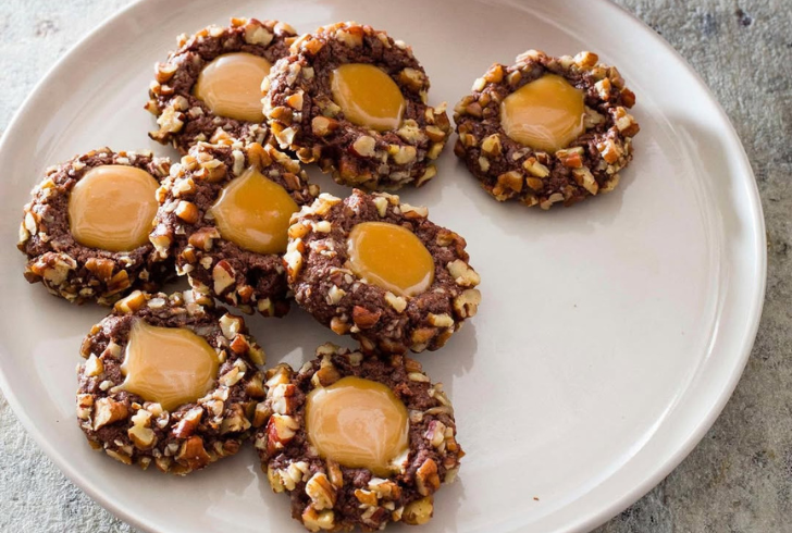 Chocolate turtle cookies with caramel